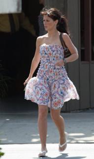 Jennifer Love Hewitt feet photo thumbnail