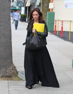 Jennifer Love Hewitt feet photo thumbnail