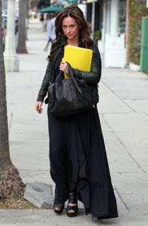 Jennifer Love Hewitt feet photo thumbnail