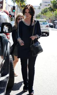 Jennifer Love Hewitt feet photo thumbnail