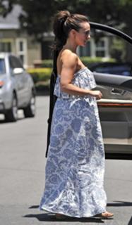 Jennifer Love Hewitt feet photo thumbnail