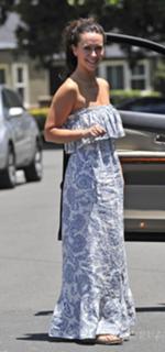 Jennifer Love Hewitt feet photo thumbnail