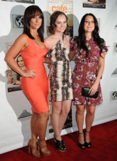 Jennifer Love Hewitt feet photo thumbnail