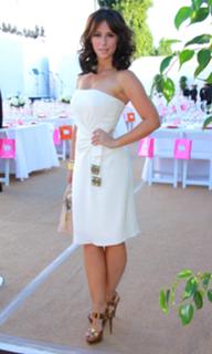 Jennifer Love Hewitt feet photo thumbnail