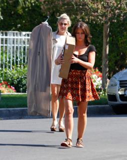 Jennifer Love Hewitt feet photo thumbnail