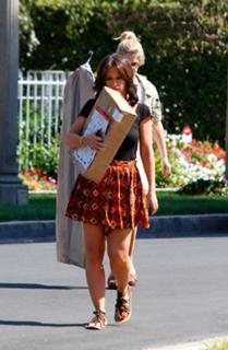 Jennifer Love Hewitt feet photo thumbnail