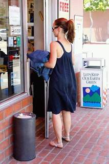 Jennifer Love Hewitt feet photo thumbnail
