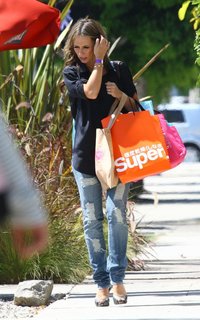 Jennifer Love Hewitt feet photo thumbnail