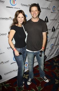 Jennifer Love Hewitt feet photo thumbnail