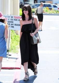 Jennifer Love Hewitt feet photo thumbnail