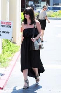 Jennifer Love Hewitt feet photo thumbnail