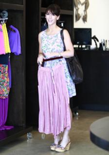 Jennifer Love Hewitt feet photo thumbnail