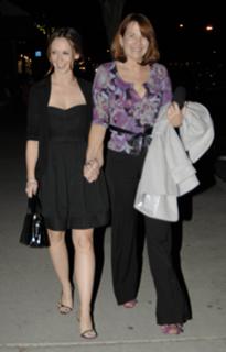 Jennifer Love Hewitt feet photo thumbnail