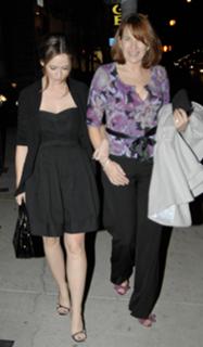 Jennifer Love Hewitt feet photo thumbnail