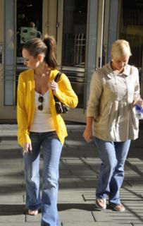 Jennifer Love Hewitt feet photo thumbnail