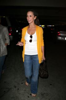 Jennifer Love Hewitt feet photo thumbnail