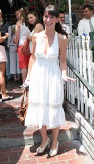 Jennifer Love Hewitt feet photo thumbnail