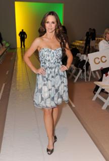 Jennifer Love Hewitt feet photo thumbnail