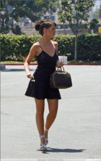 Jennifer Love Hewitt feet photo thumbnail