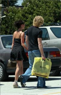 Jennifer Love Hewitt feet photo thumbnail