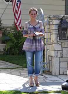 Jennifer Love Hewitt feet photo thumbnail