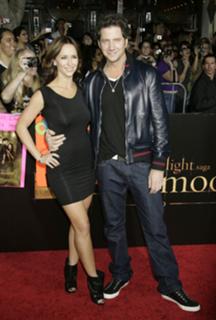 Jennifer Love Hewitt feet photo thumbnail