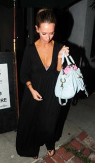 Jennifer Love Hewitt feet photo thumbnail