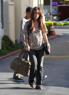 Jennifer Love Hewitt feet photo thumbnail