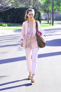 Jennifer Love Hewitt feet photo thumbnail