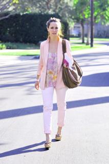 Jennifer Love Hewitt feet photo thumbnail