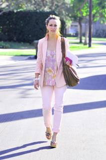 Jennifer Love Hewitt feet photo thumbnail