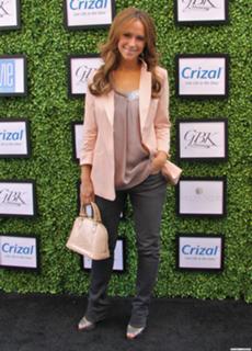 Jennifer Love Hewitt feet photo thumbnail