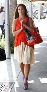 Jennifer Love Hewitt feet photo thumbnail