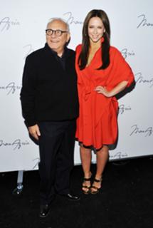 Jennifer Love Hewitt feet photo thumbnail