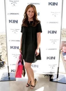 Jennifer Love Hewitt feet photo thumbnail