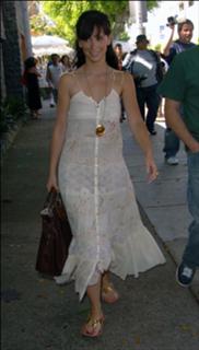 Jennifer Love Hewitt feet photo thumbnail