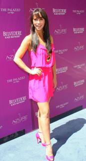 Jennifer Love Hewitt feet photo thumbnail