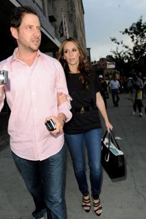 Jennifer Love Hewitt feet photo thumbnail
