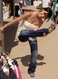 Jennifer Love Hewitt feet photo thumbnail