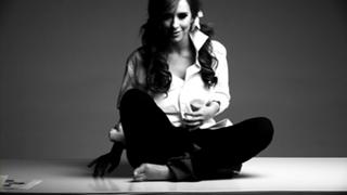 Jennifer Love Hewitt feet photo thumbnail