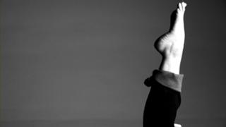 Jennifer Love Hewitt feet photo thumbnail