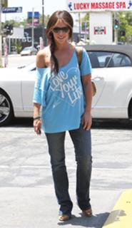 Jennifer Love Hewitt feet photo thumbnail