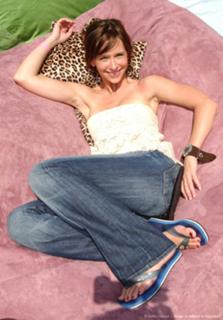 Jennifer Love Hewitt feet photo thumbnail