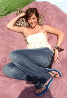 Jennifer Love Hewitt feet photo thumbnail