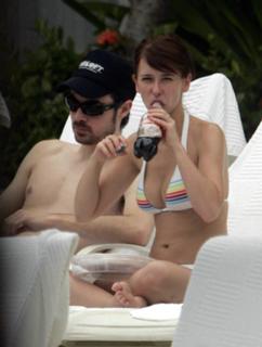 Jennifer Love Hewitt feet photo thumbnail