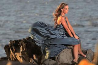 Jennifer Love Hewitt feet photo thumbnail