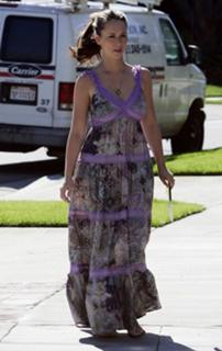 Jennifer Love Hewitt feet photo thumbnail