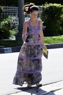 Jennifer Love Hewitt feet photo thumbnail