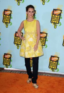Jennifer Love Hewitt feet photo thumbnail