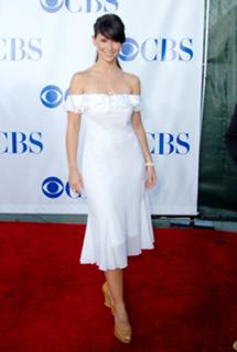 Jennifer Love Hewitt feet photo thumbnail